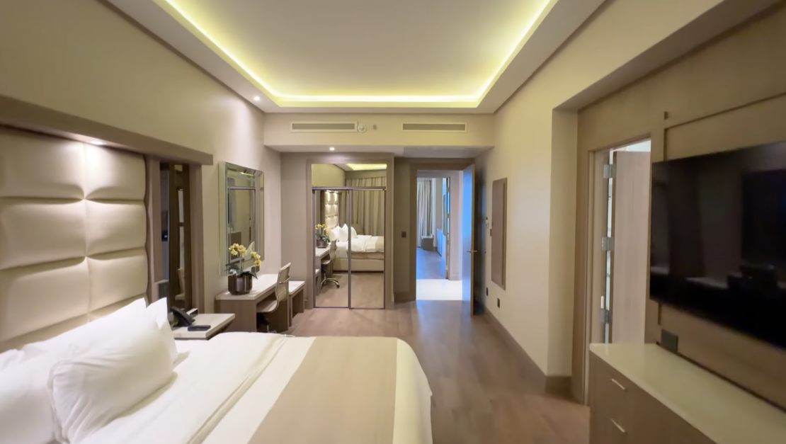 Safi Royal Luxury hotel bedroom